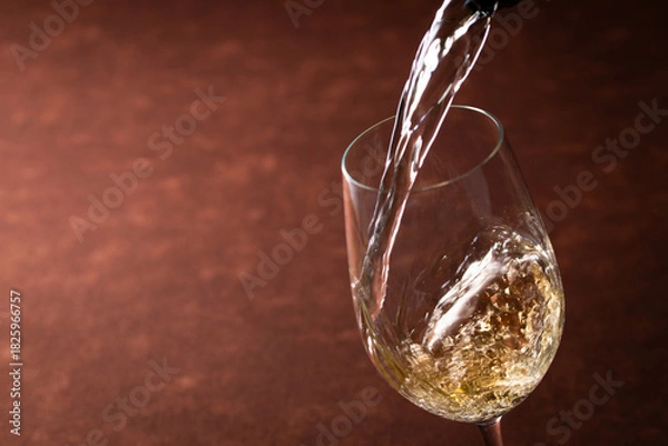 Obraz 白ワインを注ぐ
