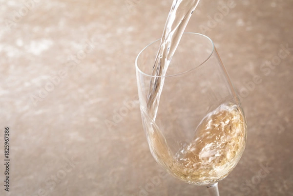 Obraz 白ワインを注ぐ