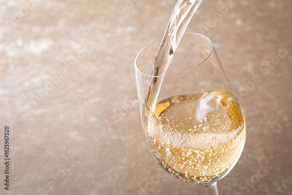 Obraz 白ワインを注ぐ