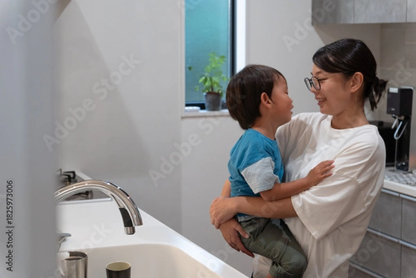 Obraz 子どもが泣いて家事ができないお母さん