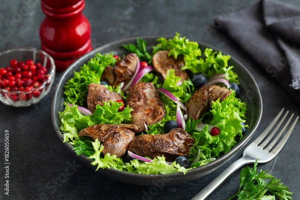 Obraz salad with roasted chicken liver