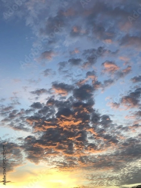 Fototapeta gllomy sky with dark gray clouds