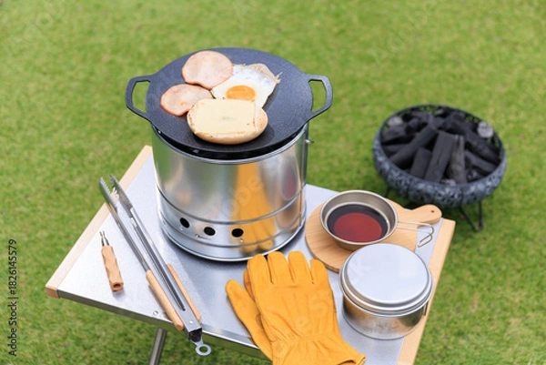 Obraz マルチグリドルと焚き火台、準備万端のキャンプギア