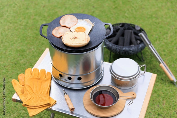 Obraz マルチグリドルと焚き火台、準備万端のキャンプギア