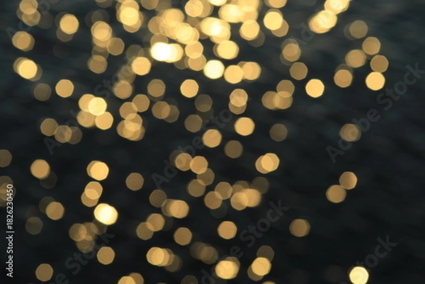 Fototapeta 太陽に照らされて光る波をぼかした背景素材