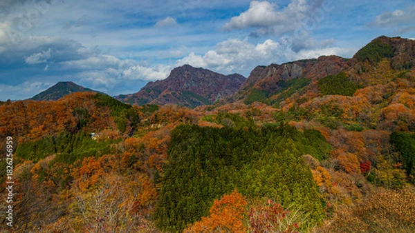 Fototapeta 紅葉した奥久慈の山　奥久慈男体山　絶景