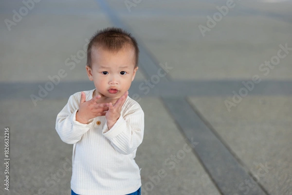 Fototapeta Happy baby clapping hands with joyful expression