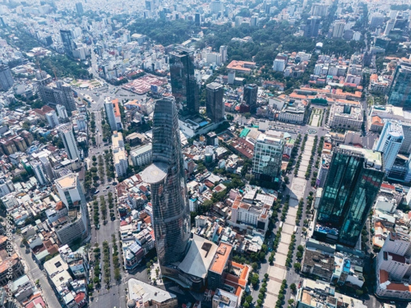 Obraz City with tall buildings and a large green park. The park is surrounded by a road and a sidewalk