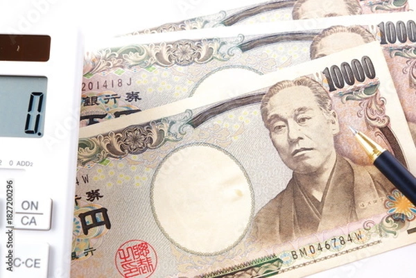 Obraz テーブルの上の一万円紙幣と電卓
