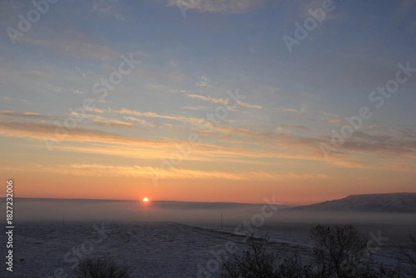 Fototapeta Crisp and Cold Sunrise in the Fog Covered Valley.
