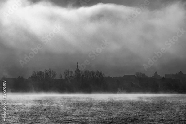 Obraz Skyline eines Dorfs an einem See im Retro-Stil