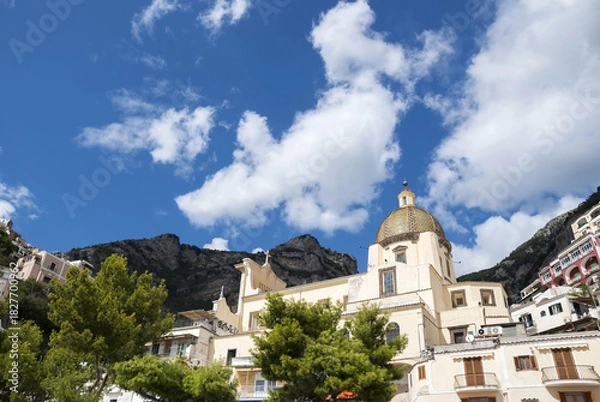Obraz View of the Church of Santa Maria Assunta in Positano, on the Amalfi Coast, capturing its iconic beauty on a bright sunny day