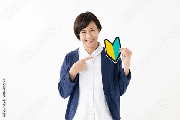 Obraz 初心者マークを持つ女性