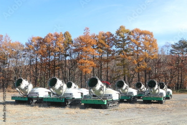 Fototapeta シーズン前のスキー場スノーマシーン