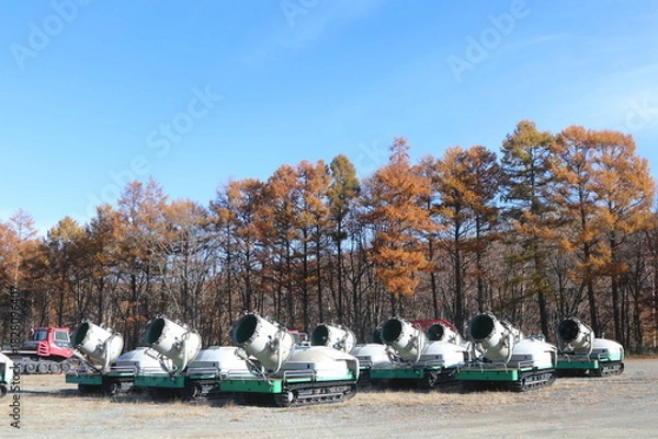 Fototapeta シーズン前のスキー場スノーマシーン