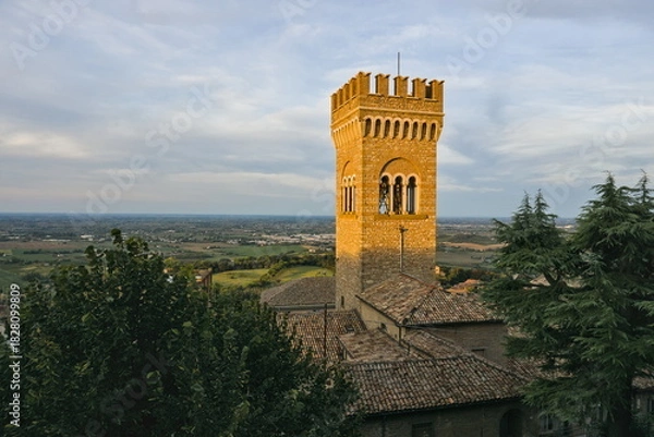 Obraz The crenellated medieval tower overlooking the plains and rooftops of the historic town of Bertinoro, Italy.