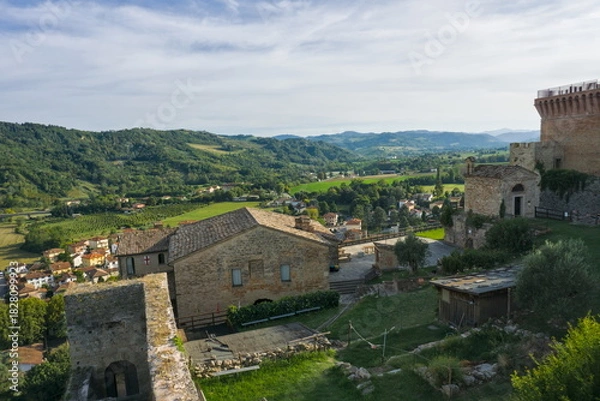 Obraz High-angle view of the historic Castrocaro Terme Fortress walls and tower overlooking the Romagna countryside.