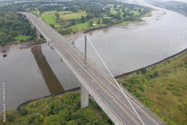 Obraz Erskine bridge over the River Clyde connecting Renfrewshire with West Dunbartonshire