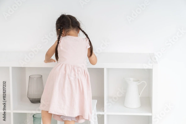 Fototapeta 3歳の女の子　後ろ姿