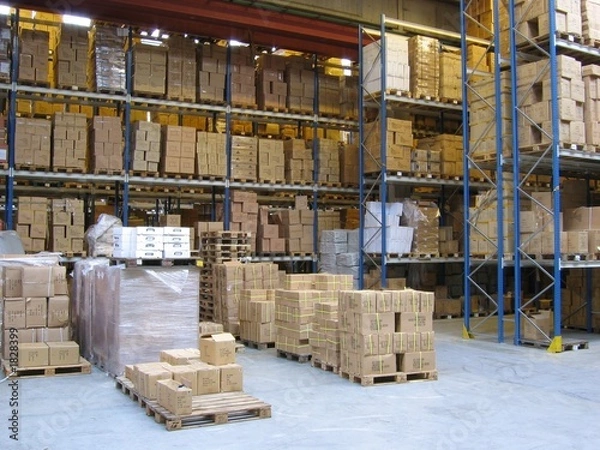 Obraz inside a warehouse