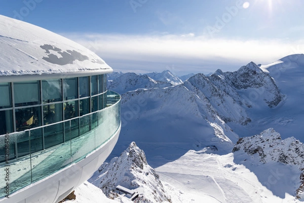 Fototapeta Bergstation der Wildspitzbahn, Pitztaler Gletscher
