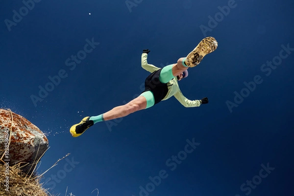 Obraz Man running in the winter mountains