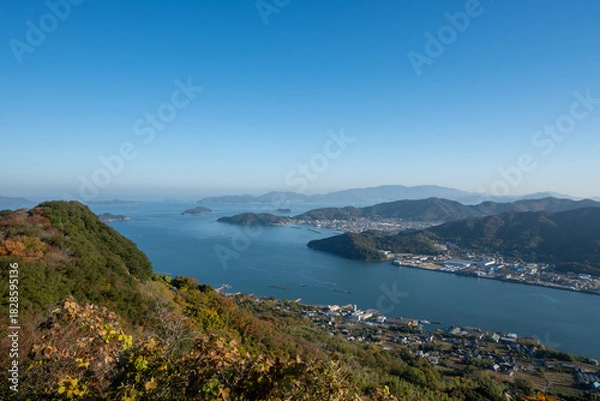 Fototapeta 日本の香川県高松市屋島のとても美しい秋の風景