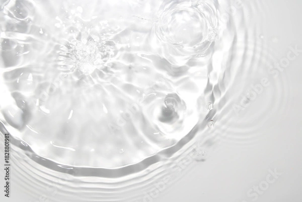 Obraz The water surface is white and transparent.