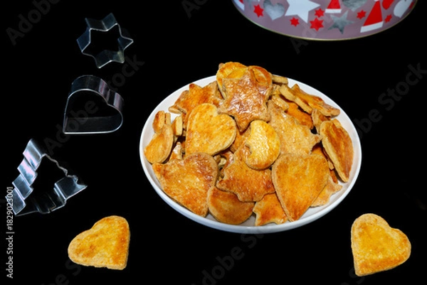 Obraz biscuits de Noël présenté sur fond noir