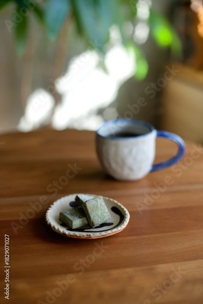 Obraz ホットコーヒーとおやつの抹茶クッキー