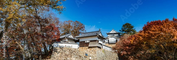 Fototapeta 備中松山城 – 天空の山城「現存12天守」の一つで、天守が現存する“唯一の山城”