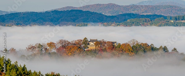 Fototapeta 備中松山城 – 天空の山城「現存12天守」の一つで、天守が現存する“唯一の山城”