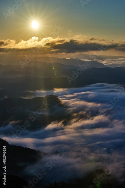 Fototapeta 大佐山から望む日の出と雲海