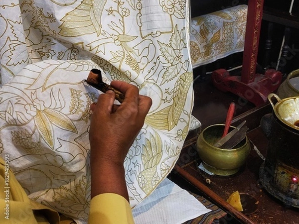 Obraz  Woman making batik