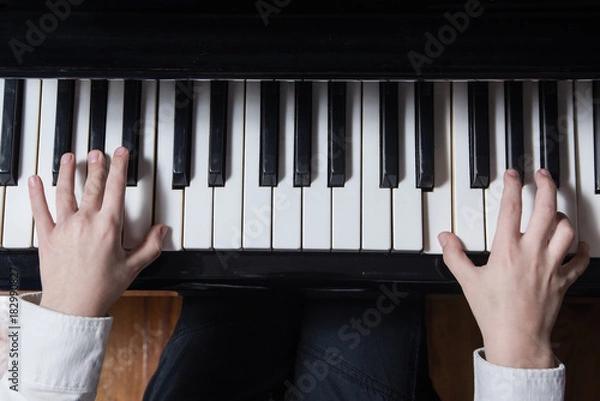 Obraz Boy playing the piano