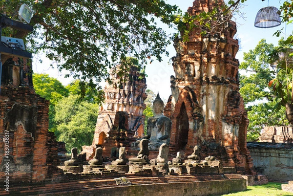 Fototapeta ワット プラ マハータート　วัดมหาธาตุ　Buddha head in the roots of a Bodhi tree