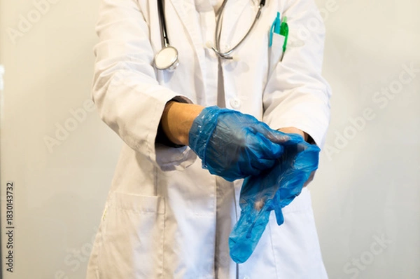 Obraz Step-by-Step Instruction on Aseptic Removal of Personal Protective Equipment (PPE) Gloves