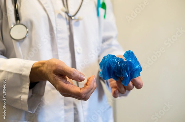 Obraz Step-by-Step Instruction on Aseptic Removal of Personal Protective Equipment (PPE) Gloves