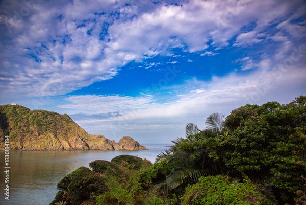 Obraz 冬の晴れた朝の空と海。