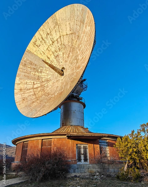 Fototapeta Orgov, Armenia - a piece of URSS lost in the Armenian Highlands, the ROT-54 is an optical observatory was built in the '70s and used until the fall of Soviet Union 

