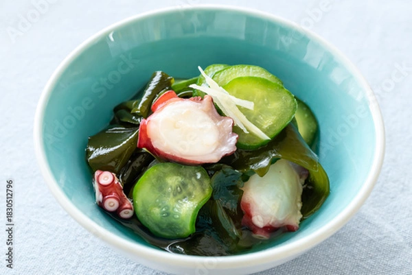Obraz 酢の物　きゅうりとタコとわかめ　日本のお酢の料理