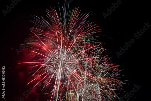 Fototapeta 長野えびす講花火大会の美しく放物線を描く花火