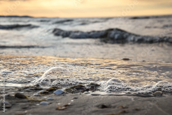 Obraz Bubble at sea shore