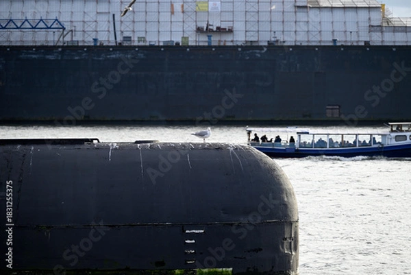 Obraz Russian Submarine in the Hamburg Port. Old russian submarine with seagulls at the Hamburg Harbor. Landungsbrücken.