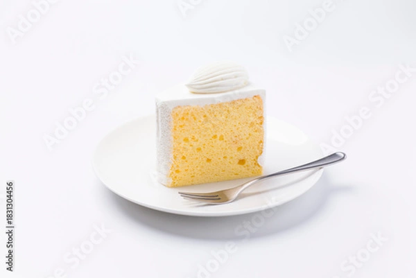Obraz 皿に盛られたケーキ シフォンケーキ 白背景
