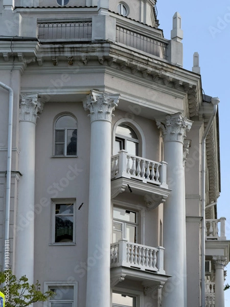Obraz Historic building features beautiful columns and balconies under a bright blue sky