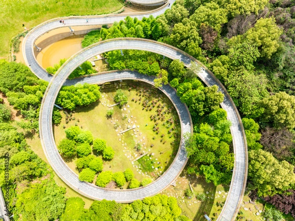 Fototapeta A circular walking path in the park