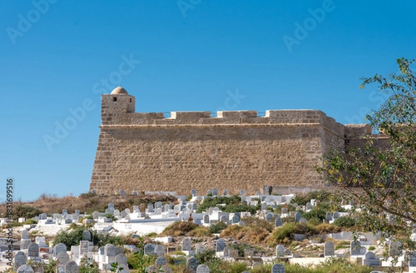 Obraz Borj El Kebir, also known as the Kasbah of Mahdia, is a 16th-century Ottoman military fortress located on the Mahdia peninsula in Tunisia.