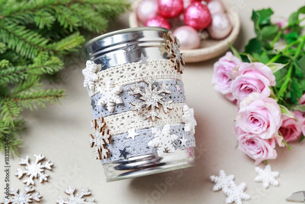 Obraz Florist at work: woman shows how to make modern Christmas decoration with fir, roses, pink baubles and decorative stars. The base is classic can. Step by step, complete tutorial.