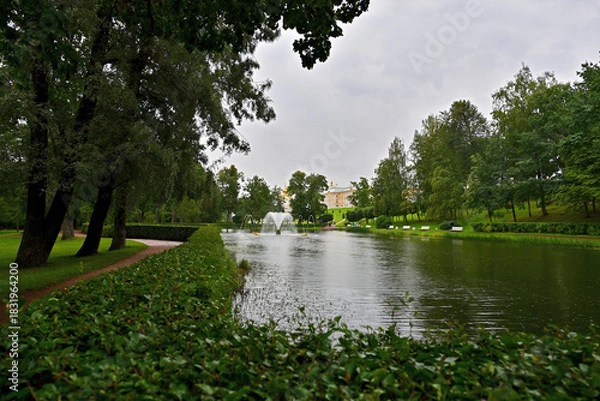 Obraz Peterhof has an unusually beautiful park with fountains.